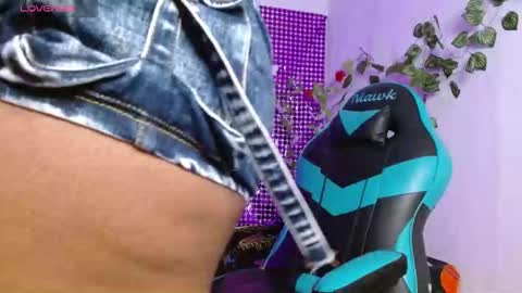 Snapshot of niawk_ chatting on 2, 12, 2025 Niawk online show from 2, 12, 2025