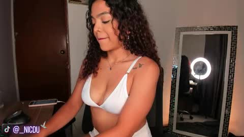 Snapshot of nicdu_xxx chatting on 26, 10, 2025 Nicol - New account online show from 26, 10, 2025