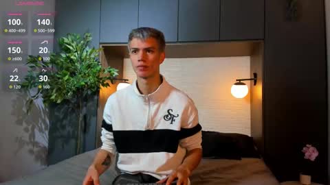 Snapshot of nick_torn chatting on 19, 10, 2025 Nick online show from 19, 10, 2025