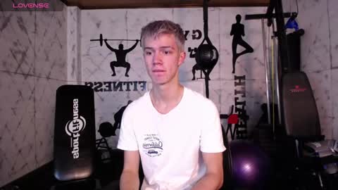 Snapshot of nick_torn chatting on 20, 10, 2025 Nick online show from 20, 10, 2025