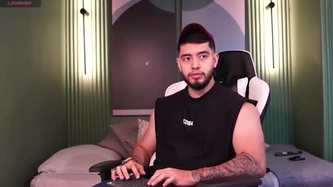 Snapshot of nick_vans chatting on 9, 10, 2025 Jhohan online show from 9, 10, 2025