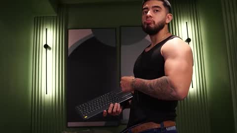 Snapshot of nick_vans chatting on 14, 10, 2025 Jhohan online show from 14, 10, 2025