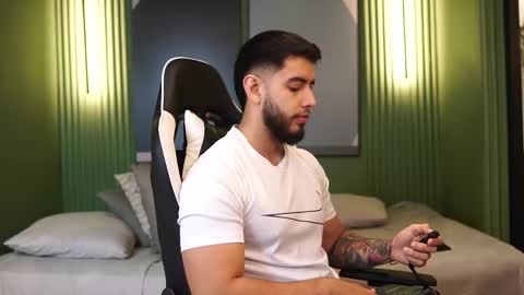 Snapshot of nick_vans chatting on 21, 10, 2025 Jhohan online show from 21, 10, 2025