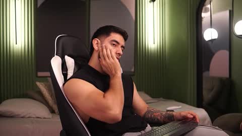 Snapshot of nick_vans chatting on 23, 10, 2025 Jhohan online show from 23, 10, 2025