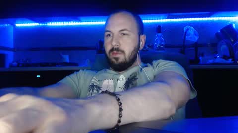 Julian online show from 2, 4, 2026