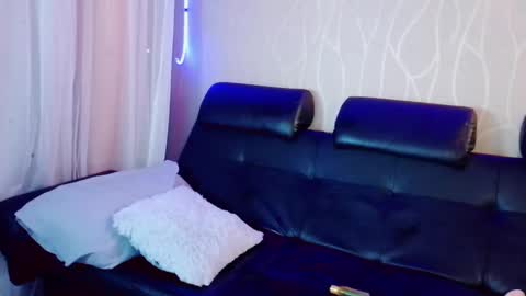 nicky_oli online show from 2, 3, 2025