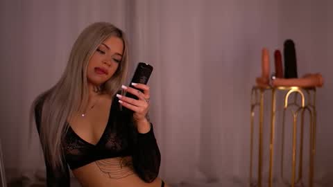Snapshot of nickybennz chatting on 6, 10, 2025 Nicky online show from 6, 10, 2025