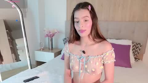 Snapshot of nicole_whitee chatting on 5, 1, 2026 N A T A L I A online show from 5, 1, 2026