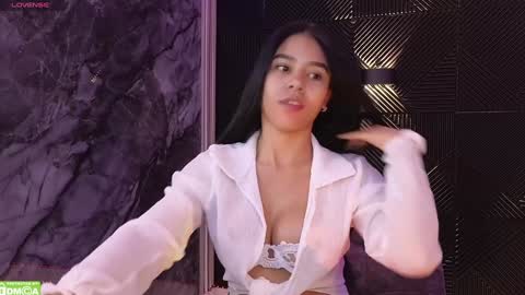 Nicoll  Independent model online show from 16, 12, 2024