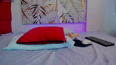 Snapshot of nicolle_andrea_ chatting on 11, 5, 2026 Andrea online show from 11, 5, 2026