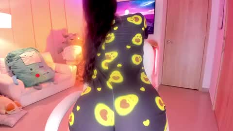 Nicolle  Go to Visit   online show from 5, 2, 2025