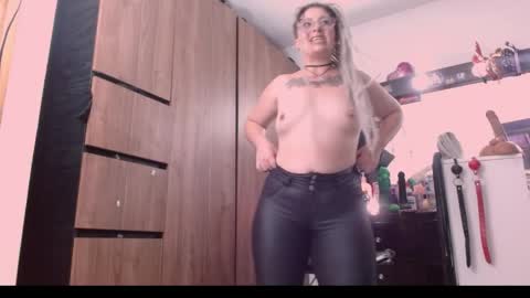 Snapshot of nicolmiss chatting on 15, 5, 2026 nicolmiss online show from 15, 5, 2026