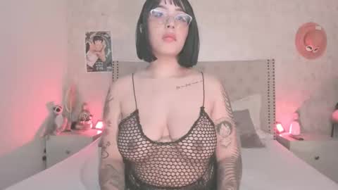 nicolstonee online show from 24, 2, 2026