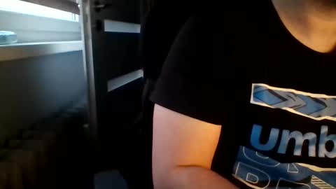 Niewidoczny online show from 1, 2, 2025