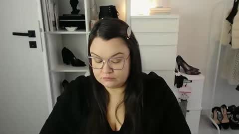 Holly online show from 10, 3, 2026