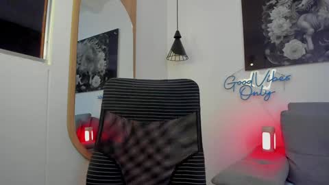 Snapshot of niickcooper chatting on 6, 12, 2024 Niick online show from 6, 12, 2024