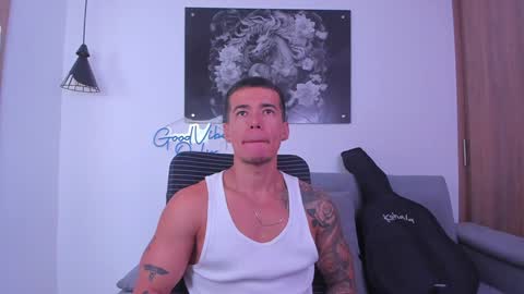 Snapshot of niickcooper chatting on 25, 1, 2025 Niick online show from 25, 1, 2025