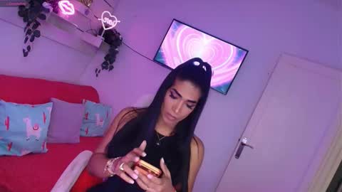 Nicolle Bustamante online show from 18, 1, 2026