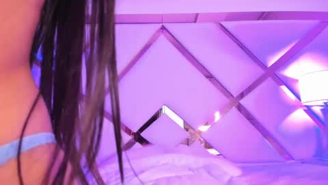 nikii_white online show from 14, 2, 2025