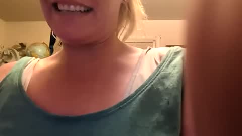 nikki32313 online show from 17, 4, 2026