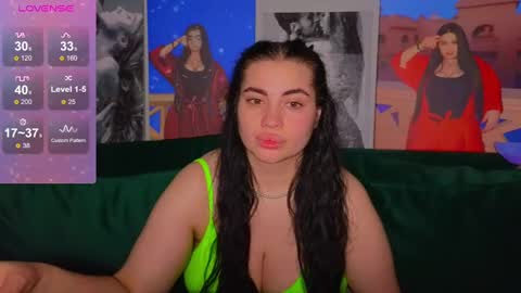 Snapshot of nikki_kardashian chatting on 5, 12, 2024 Nikki Kardashian online show from 5, 12, 2024