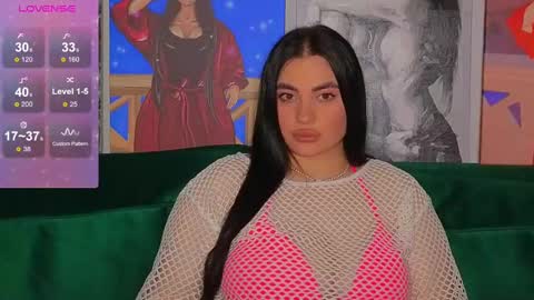 Snapshot of nikki_kardashian chatting on 10, 12, 2024 Nikki Kardashian online show from 10, 12, 2024