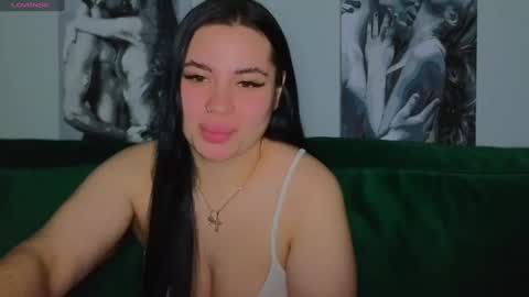 Snapshot of nikki_kardashian chatting on 11, 1, 2025 Nikki Kardashian online show from 11, 1, 2025