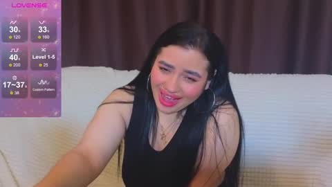 Snapshot of nikki_kardashian chatting on 1, 2, 2025 Nikki Kardashian online show from 1, 2, 2025