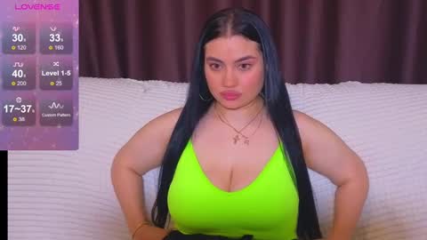 Snapshot of nikki_kardashian chatting on 6, 2, 2025 Nikki Kardashian online show from 6, 2, 2025