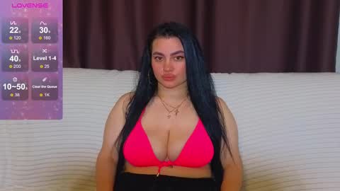 Snapshot of nikki_kardashian chatting on 4, 3, 2025 Nikki Kardashian online show from 4, 3, 2025