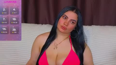 Snapshot of nikki_kardashian chatting on 5, 3, 2025 Nikki Kardashian online show from 5, 3, 2025