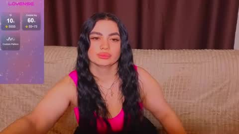 Snapshot of nikki_kardashian chatting on 5, 3, 2025 Nikki Kardashian online show from 5, 3, 2025