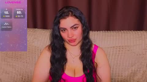 Snapshot of nikki_kardashian chatting on 6, 3, 2025 Nikki Kardashian online show from 6, 3, 2025