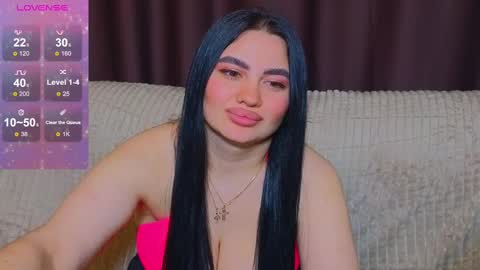 Snapshot of nikki_kardashian chatting on 8, 3, 2025 Nikki Kardashian online show from 8, 3, 2025