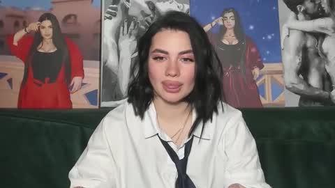 Snapshot of nikki_kardashian chatting on 8, 9, 2025 Nikki Kardashian online show from 8, 9, 2025