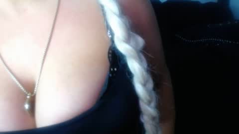 Niquita Sparkles online show from 5, 4, 2026