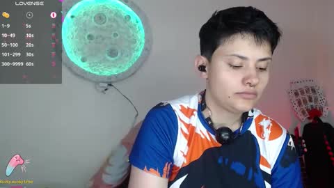 Nikky online show from 2, 2, 2025