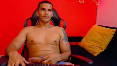 Snapshot of niko_hale chatting on 20, 11, 2025 Niko online show from 20, 11, 2025