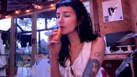 Nina.  online show from 27, 3, 2026