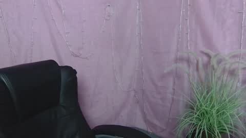ninaflawlees online show from 6, 5, 2026