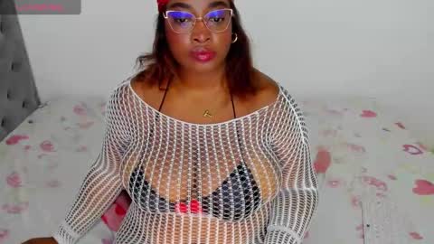 Snapshot of ninagrey03 chatting on 3, 10, 2025 Valentina online show from 3, 10, 2025