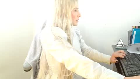 Ninakitdman online show from 25, 9, 2025