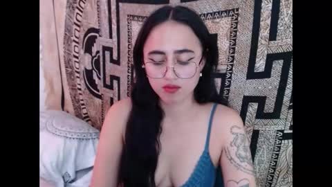 N I N A online show from 9, 1, 2025