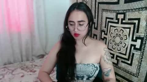 N I N A online show from 4, 10, 2025