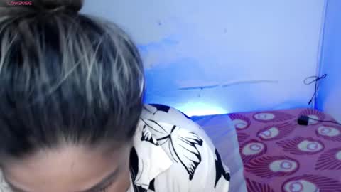 ninatinydoll1 online show from 15, 4, 2026