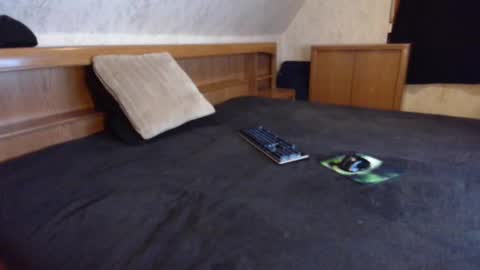 Snapshot of nixan85 chatting on 4, 10, 2025 nixan85 online show from 4, 10, 2025