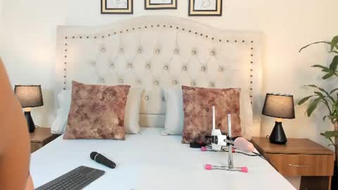 NATHALIA MORENO online show from 6, 7, 2026