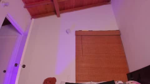 Sara  online show from 4, 12, 2025