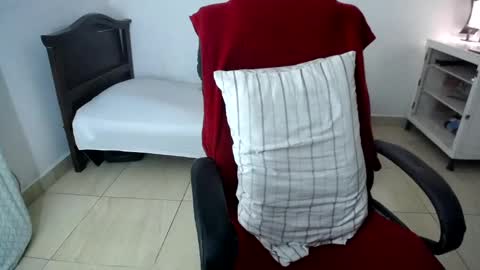 noah_ferrari8 online show from 27, 12, 2024