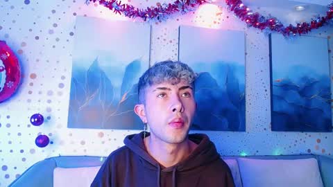 Snapshot of noah_xitruxx chatting on 4, 1, 2025 Noah online show from 4, 1, 2025